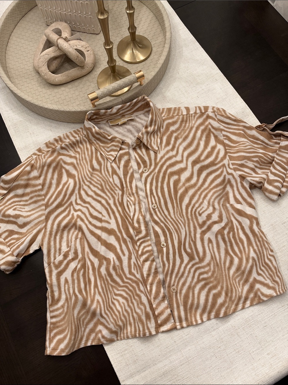 NEW Women’s Short-Sleeve Button-Up Shirt in Tan Zebra Print